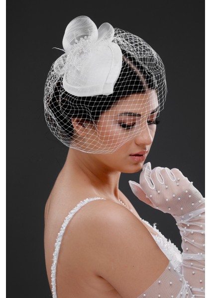 Inci ve Fiyonk Detaylı Beyaz Nikah Kepi – File Duvaklı Gelinlik ve Özel Davet Aksesuarı