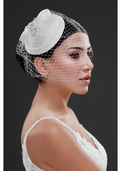 Inci ve Fiyonk Detaylı Beyaz Nikah Kepi – File Duvaklı Gelinlik ve Özel Davet Aksesuarı fiyatları