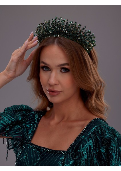 Kristal Taş Detaylı Işıltılı Gelin Tacı – Zarif ve Gösterişli Tasarım