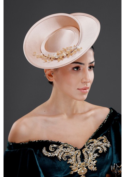 Inci ve Kristal Detaylı Beyaz Nikah Kepi – Zarif Özel Davet Şapkası