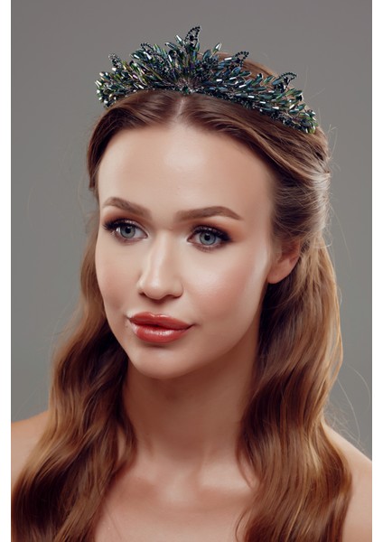 Kristal Taşlı Gümüş Gelin Tacı – Işıltılı ve Asil Tasarım