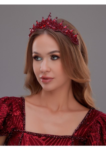 Kristal Taşlı Taç – Işıltılı ve Zarif Davet Aksesuarı