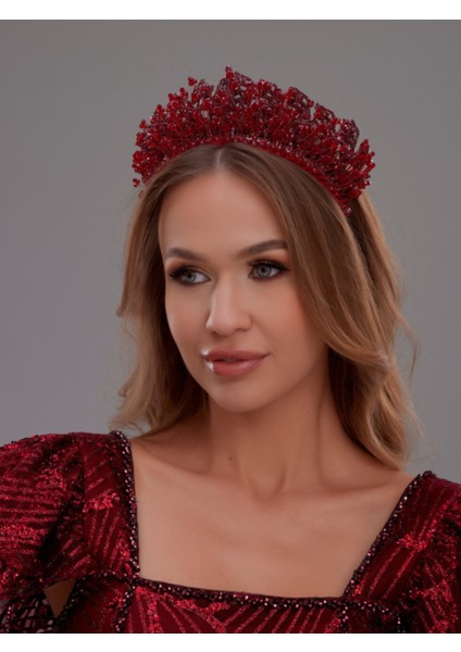 Kristal Taşlı Gelin Tacı – Işıltılı ve Zarif Tasarım