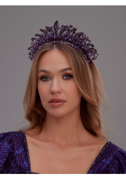 Kristal Detaylı Gelin Tacı – Işıltılı ve Zarif Tasarım