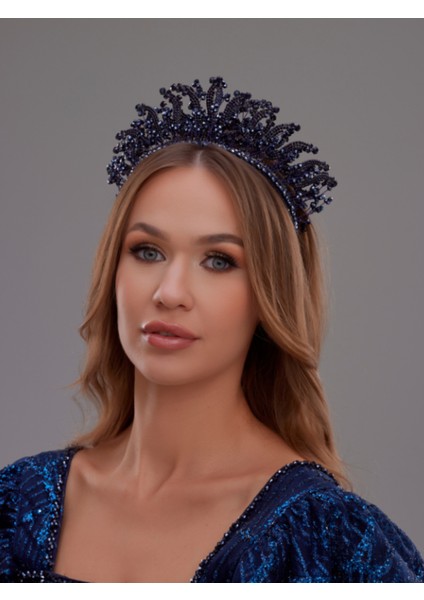 Kristal Detaylı Gelin Tacı – Işıltılı ve Zarif Tasarım
