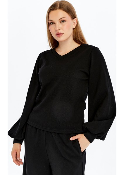 Kadın Dokulu V Yaka Bluz