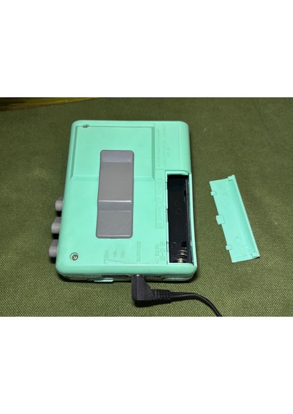 Popart 1980 Ler Stereo Walkman - Kulaklığı ile Birlikte Çalışır Durumda - Yeşil Renk