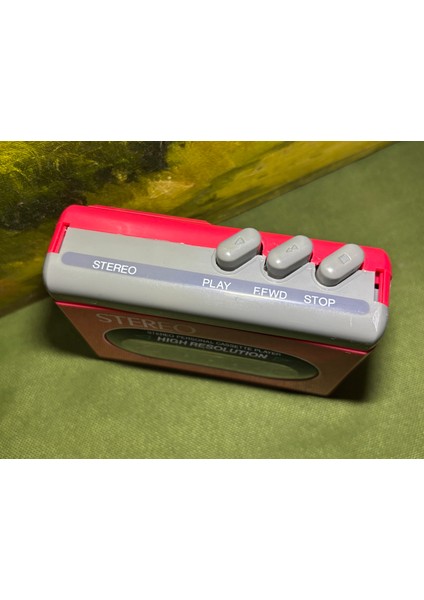 Popart 1980 Ler Stereo Walkman - Kulaklığı ile Birlikte Çalışır Durumda - Kırmızı Renk modelleri
