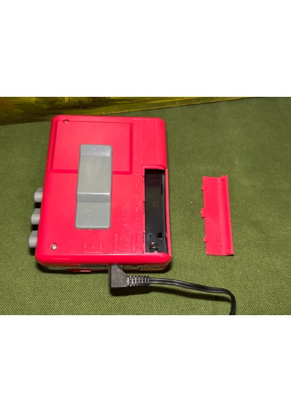 Popart 1980 Ler Stereo Walkman - Kulaklığı ile Birlikte Çalışır Durumda - Kırmızı Renk