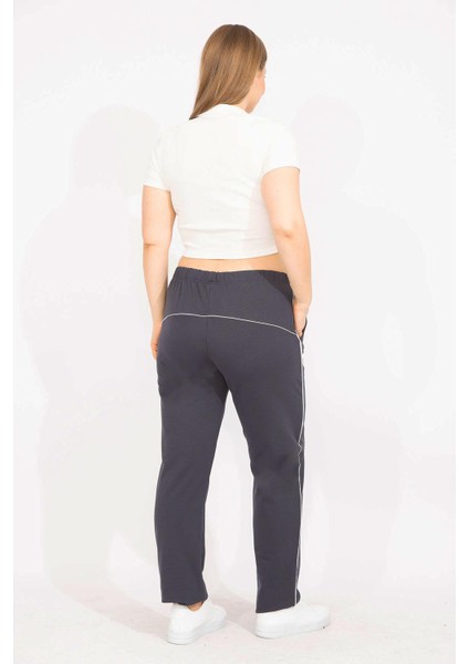 Kadın Lacivert Büyük Beden Biye Detaylı Spor Pantolon 65N35627