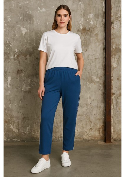 Kadın Büyük Beden Indigo Bel Lastikli, Biye Detaylı, Paça Minik Yırtmaçlı Cepli Eşofman Alt 65N39149 fırsatları