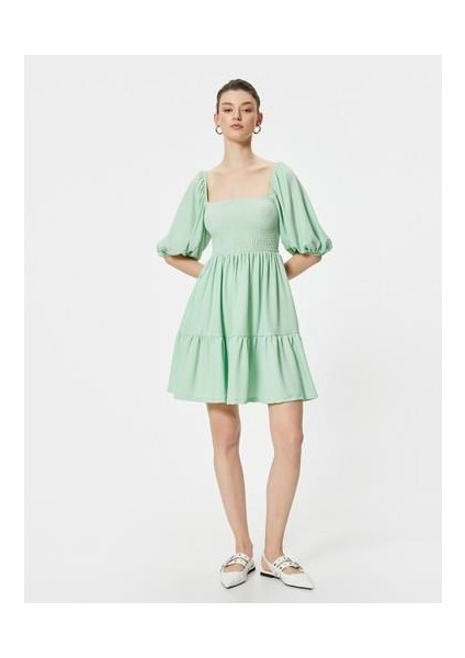 Elbise Gipe Detaylı Kısa Kollu Katlı Kare Yaka