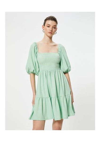 Elbise Gipe Detaylı Kısa Kollu Katlı Kare Yaka