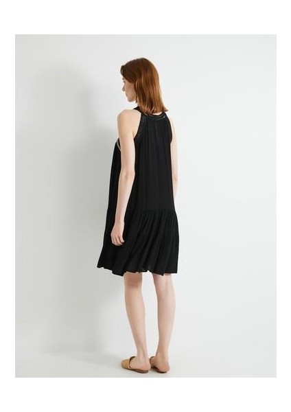 Mini Elbise Volanlı Kroşe Yaka Detaylı