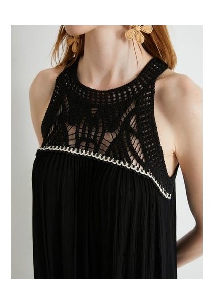 Mini Elbise Volanlı Kroşe Yaka Detaylı