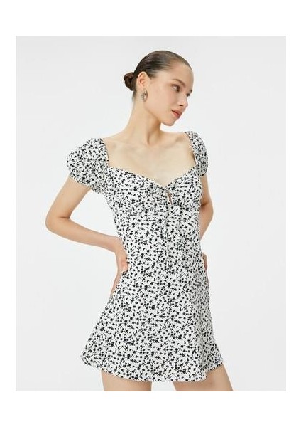 Mini Çiçekli Elbise Astarlı Kalp Yaka Önden Bağlama Detaylı