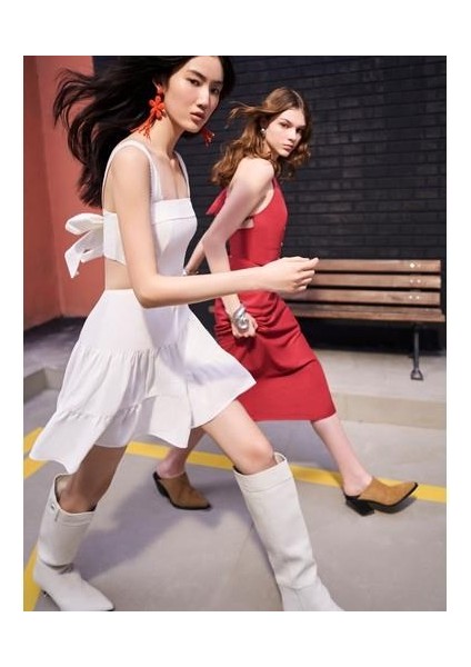 Arkası Fiyonk Detaylı Mini Elbise Pencere Detaylı Kalın Askılı Katlı