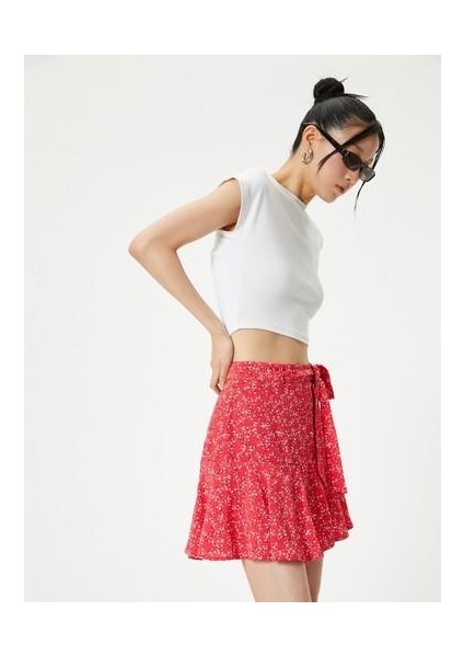 Çiçekli Mini Etek Volanlı Kemer Detaylı