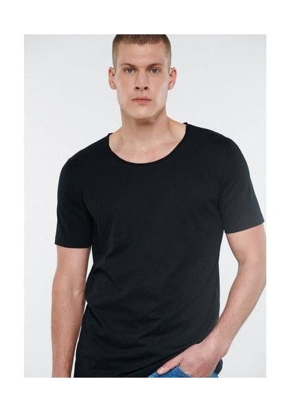 Yaka Detaylı Siyah Tişört 064019-20933