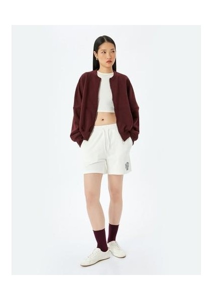Nakış Detaylı Beli Bağcıklı Cepli Şort