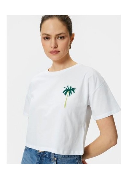 Crop Tişört Kısa Kollu Bisiklet Yaka Nakış Detaylı