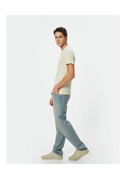 Basic Tişört Slim Fit Dokulu Kısa Kollu fırsatları