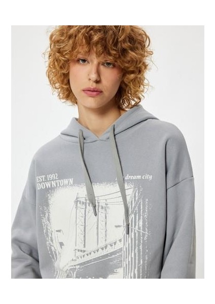 Oversize Kapüşonlu Sweatshirt Slogan Baskılı Uzun Kollu