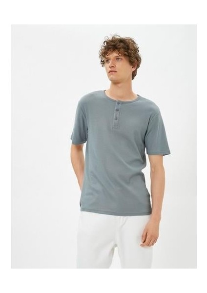 Basic Tişört Bisiklet Yaka Düğme Detaylı Dar Kesim Pamuklu