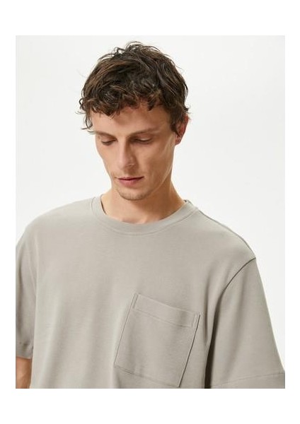 Basic Tişört Cep Detaylı Kısa Kollu Bisiklet Yaka