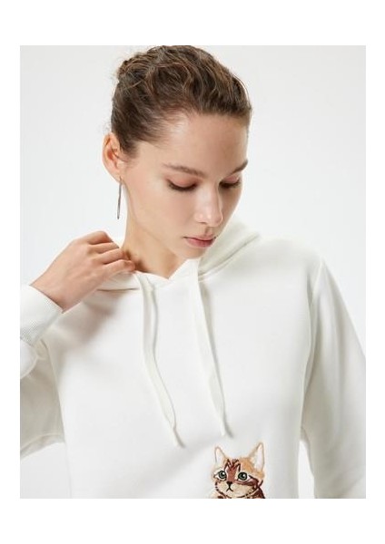 Oversize Kapüşonlu Sweatshirt Cep Detaylı Kedi Nakışlı