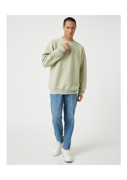 Basic Dokulu Sweatshirt Bisiklet Yaka Uzun Kollu