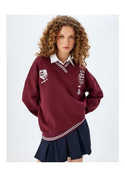 V Yaka Kolej Baskılı Biyeli Şardonlu Oversize Sweatshirt