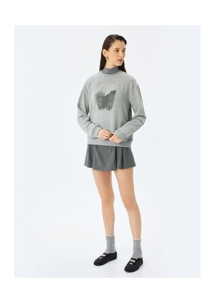 x Şahika Ercümen - Nakış Detaylı Baskılı Uzun Kollu Oversize Sweatshirt