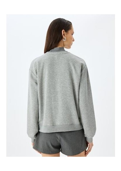 x Şahika Ercümen - Nakış Detaylı Baskılı Uzun Kollu Oversize Sweatshirt