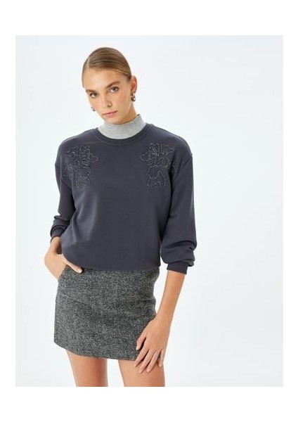 x Şahika Ercümen - Uzun Kollu Bisiklet Yaka Taşlı Oversize Sweatshirt