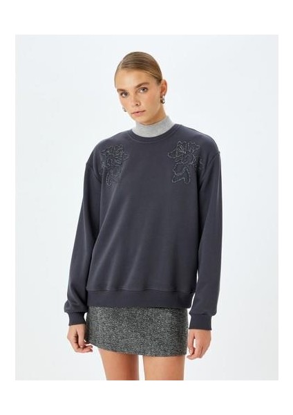 x Şahika Ercümen - Uzun Kollu Bisiklet Yaka Taşlı Oversize Sweatshirt