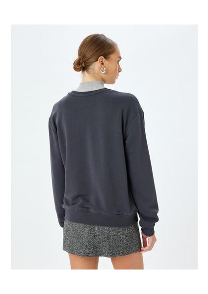 x Şahika Ercümen - Uzun Kollu Bisiklet Yaka Taşlı Oversize Sweatshirt