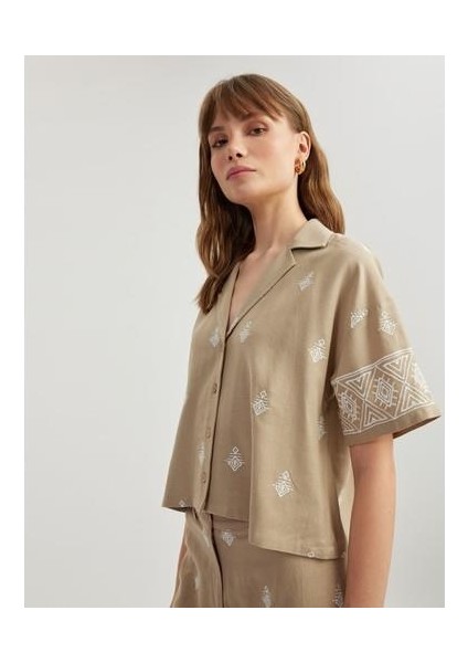 Viskon Etnik Desenli Işlemeli Kısa Kollu Oversize Crop Gömlek