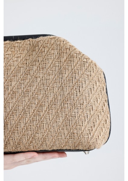 Kadın Siyah Deri Detaylı Balık Sırtı Örgü Jüt Clutch El Çantası indirimleri