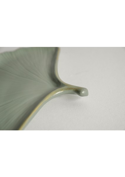 Gold Detaylı Dekoratif Ginkgo Yaprak Tabak | Lush Sage fırsatları