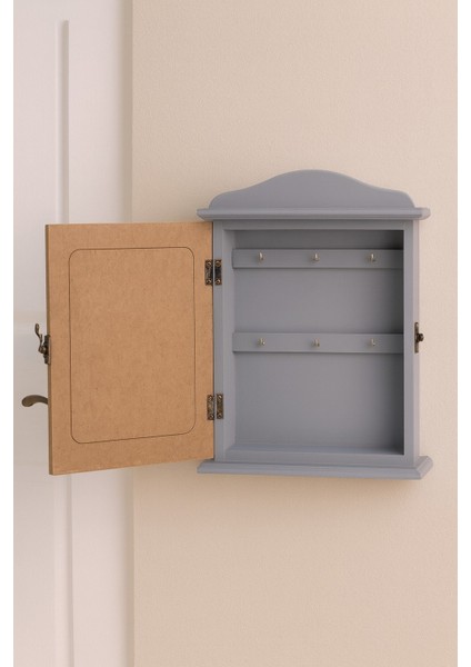 Dekoratif Ahşap Kapaklı Anahtarlık Kutusu – Kelebek ve Çiçek Motifli "sweet Home" Yazılı Duvar Askılığı BR-6632