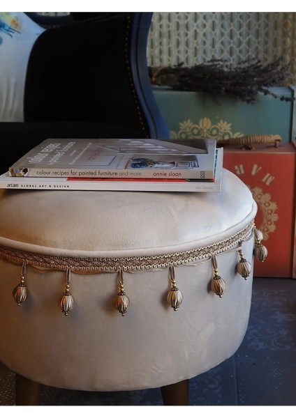 Krem Rengi Kadife Kumaştan Ahşap Ayaklı Vintage Puf fiyatları