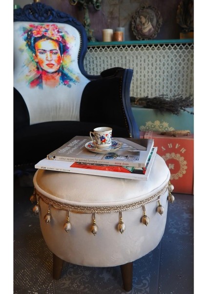Krem Rengi Kadife Kumaştan Ahşap Ayaklı Vintage Puf