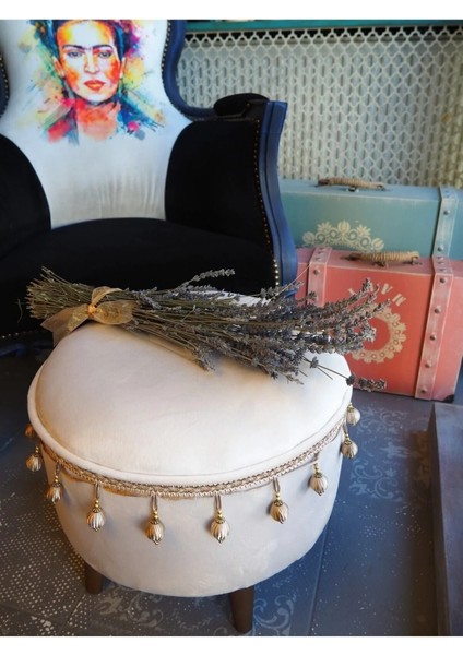 Krem Rengi Kadife Kumaştan Ahşap Ayaklı Vintage Puf