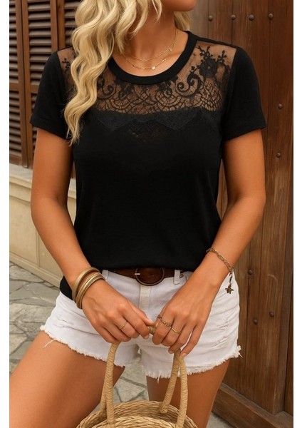 Kadın Kısa Kollu Yuvarlak Yaka Ön Dantel Detaylı Viskon Bluz