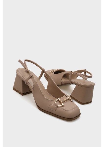 Arkası Açık Küt Burunlu Kalın Topuklu Tokalı Kadın Ayakkabı
