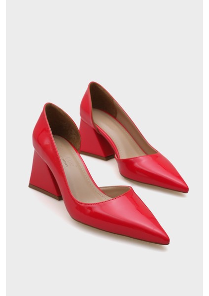 Sivri Burunlu Orta Topuklu Kadın Ayakkabı