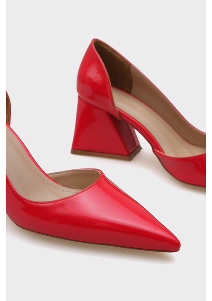 Sivri Burunlu Orta Topuklu Kadın Ayakkabı