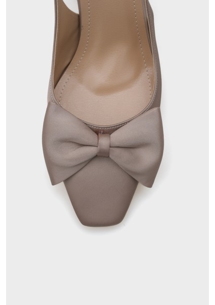 Pam Küt Sivri Burunlu Fiyonklu Arkası Açık Saten Kadın Ayakkabı