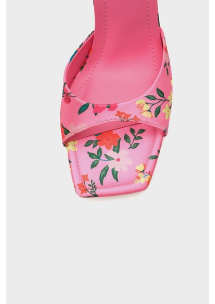 Arkası Açık Küt Burunlu Yüksek Topuklu Çiçek Desenli Kadın Ayakkabı